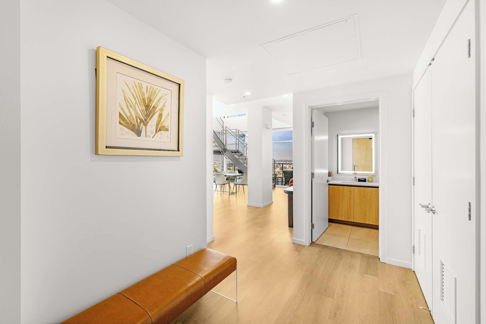 @marbella Lane - Chic 2BR Penthouse w/ Ocean Views