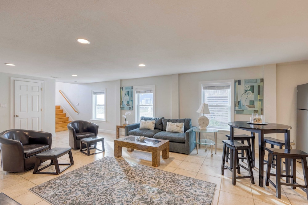 Sleeps 28 Beachfront w/ Pool, Hot Tub, Game Room Atlantic Watch by Avantstay