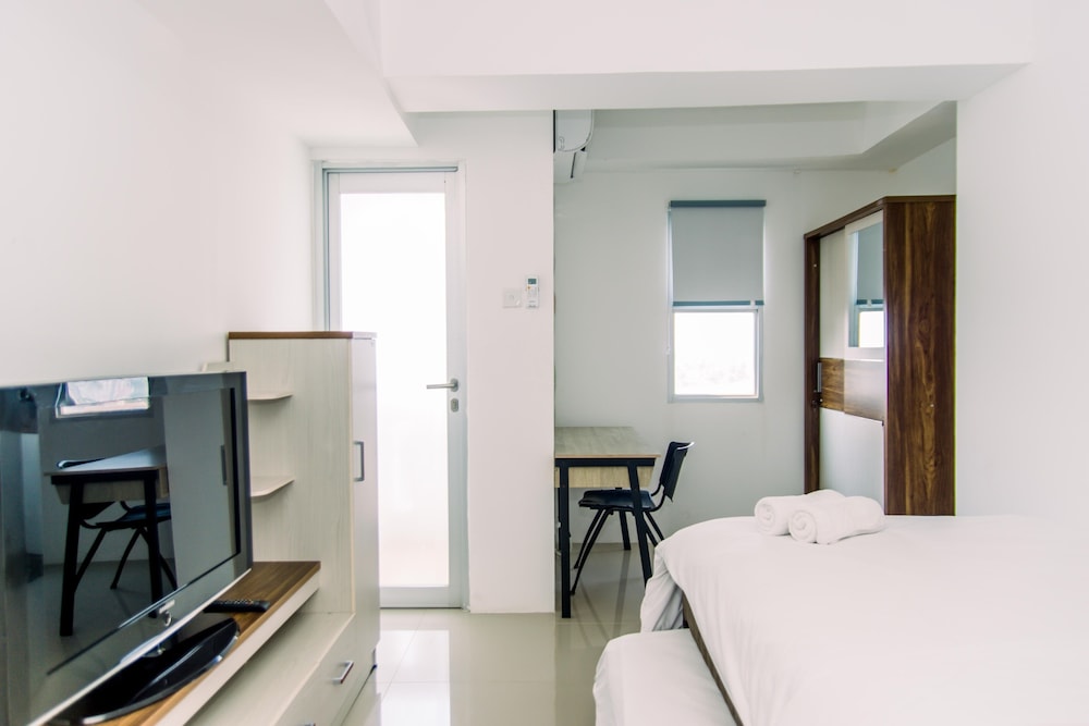 Cozy And Warm Studio At Urbantown Serpong Apartment view 3