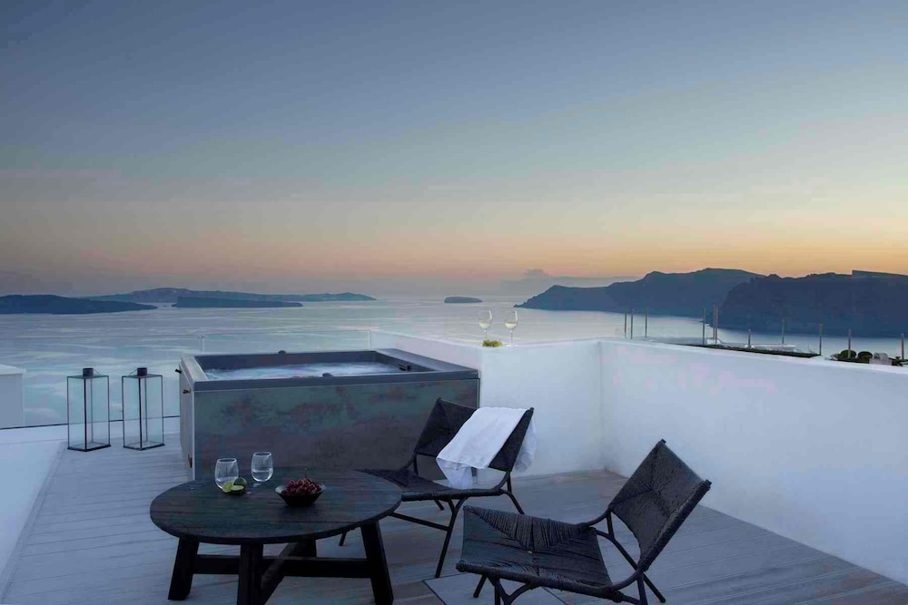 ArmonOia Suites