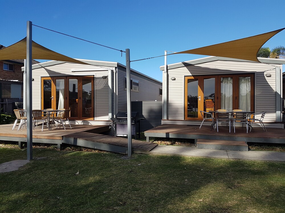 Bentley Waterfront Motel & Cottages