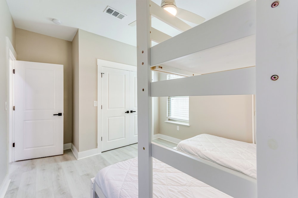 Pet-friendly Pensacola Home: Central Location