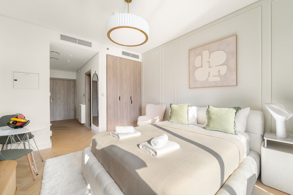 Peninsula One - 1312 Studio