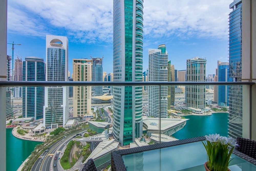 Jlt Bonnington Tower 1 Br Apartment Lake View