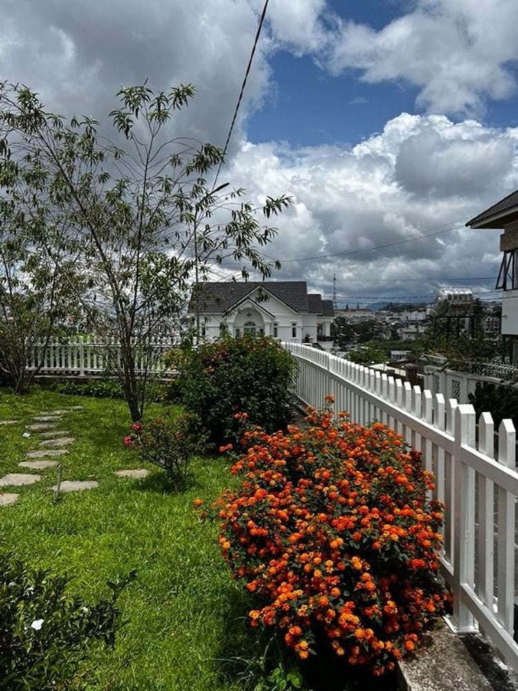 The Hobbit Bungalow