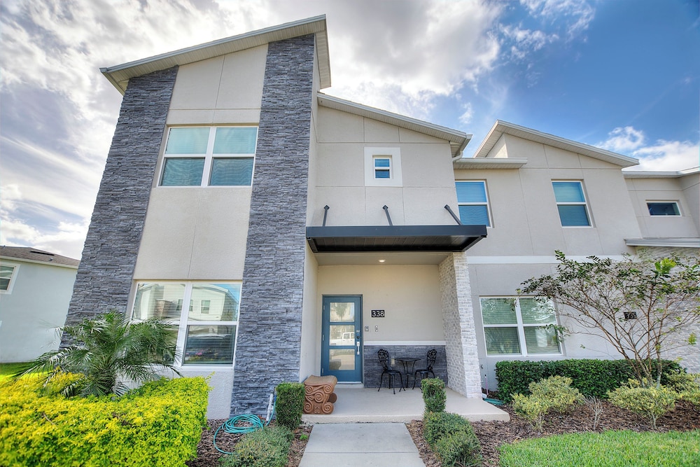 Wonderland Sleeps 14 Free Waterparks and South Facing Pool