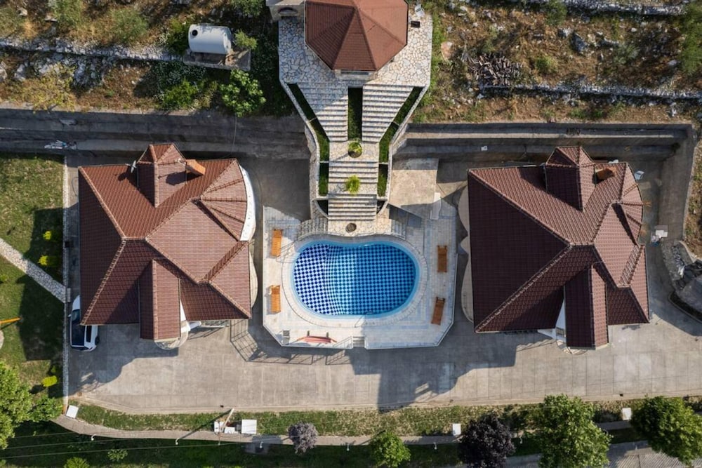 The Lake House 1 in Shkod r
