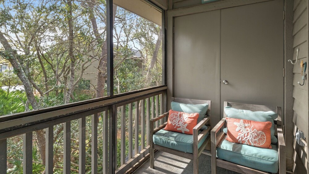 Pool + Tennis & Nature Trails & 6 Minutes to Beach view 2