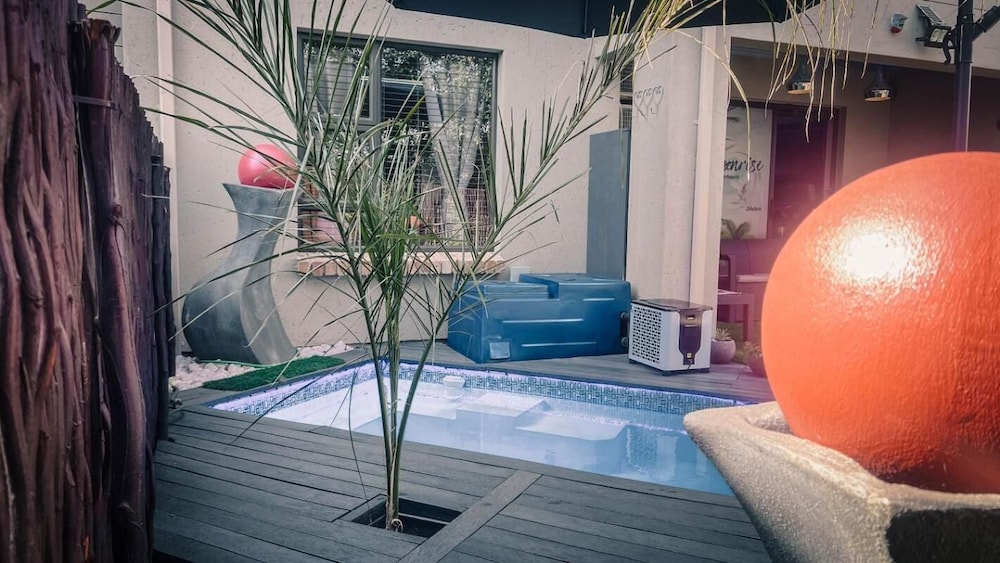 Luxurious Self-catering Apartment in Benoni With Private Entrance
