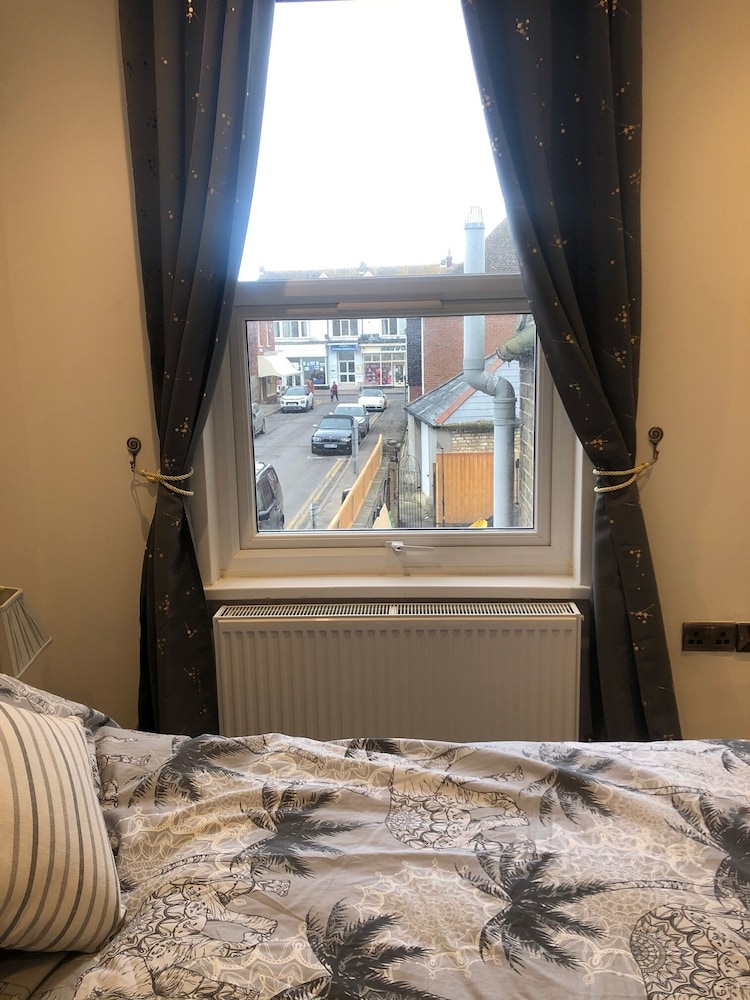 Two Bedroom House, Birchington, Ct79rn view 4