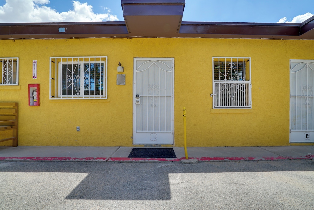 4 Mi to Dtwn El Paso: Pet-friendly Apartment!