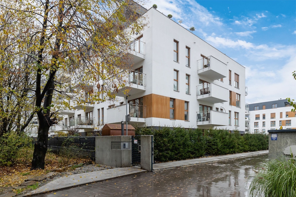Stylish Apartment Bażantów by Renters view 4