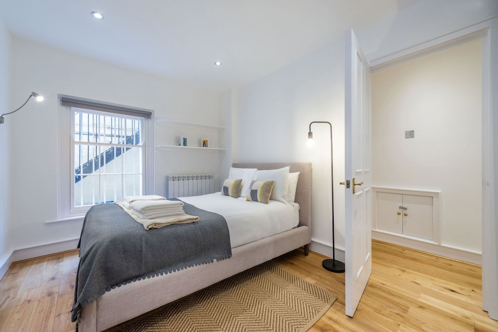 Regency Residences - Fitzrovia - by Frankie Says