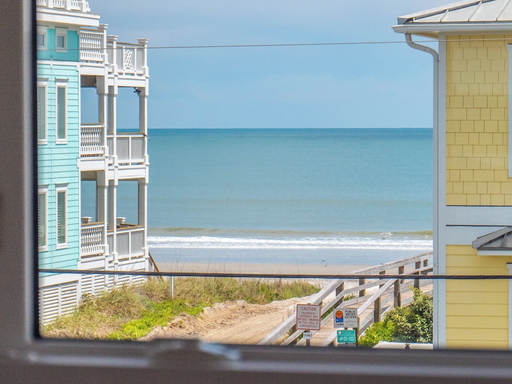Happy Days by Topsail Realty