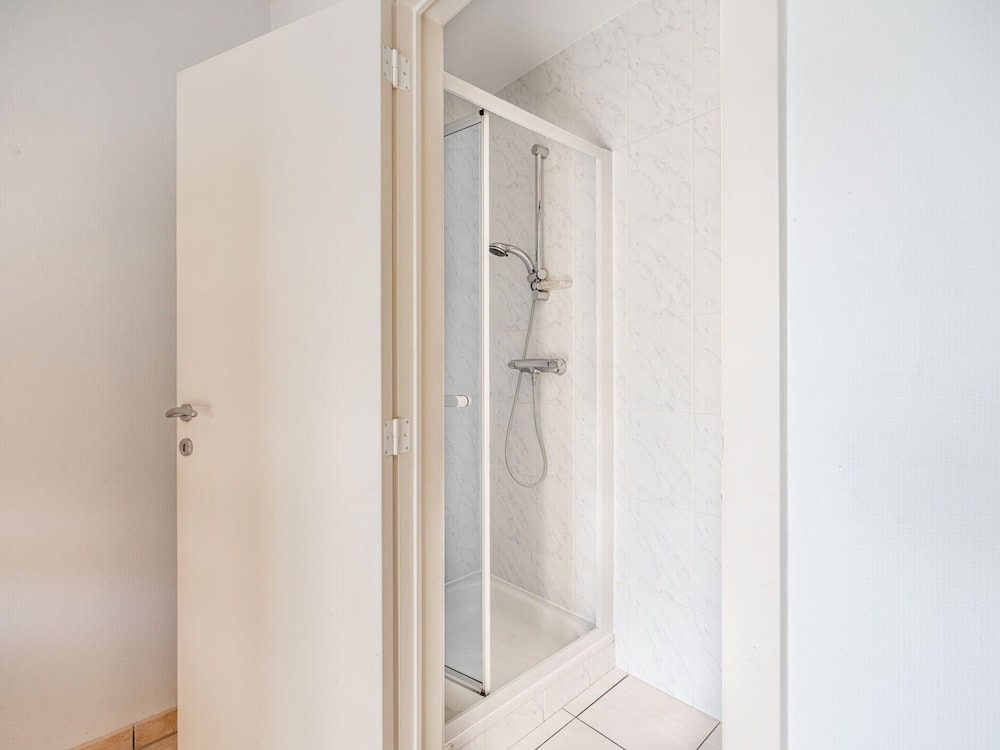 Modern 1st Floor Apartment in Oostduinkerke