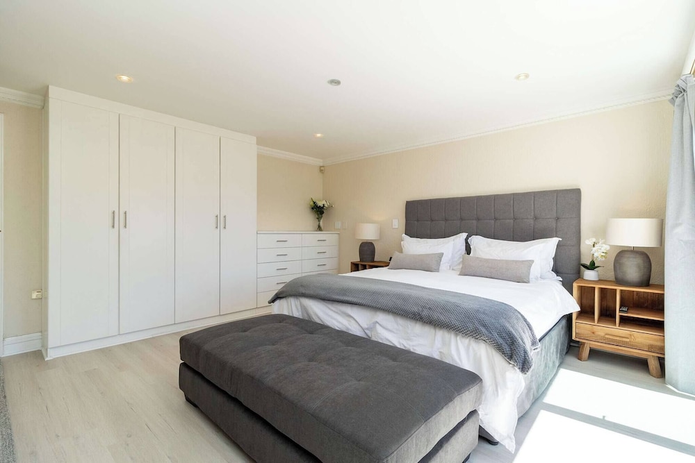 Beachfront Villa, Beach Club, Houtbay