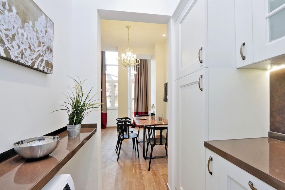 Rm-h501-pale6h3 Monti Apartments - M12