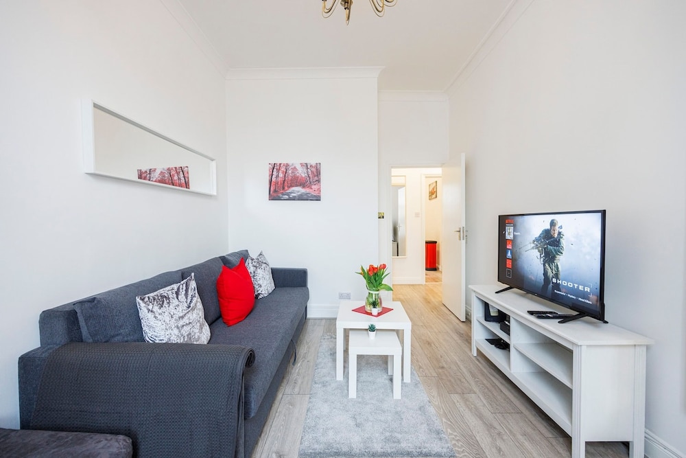 Kensington Charming and Bright Flat