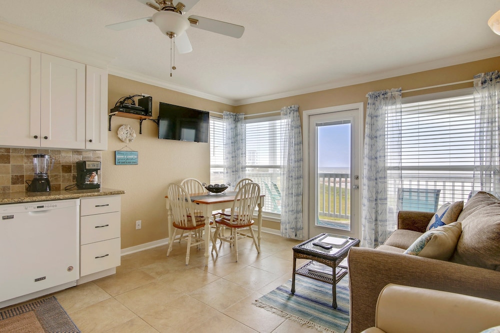 Seascape 2318 1 Bedroom Apts by RedAwning