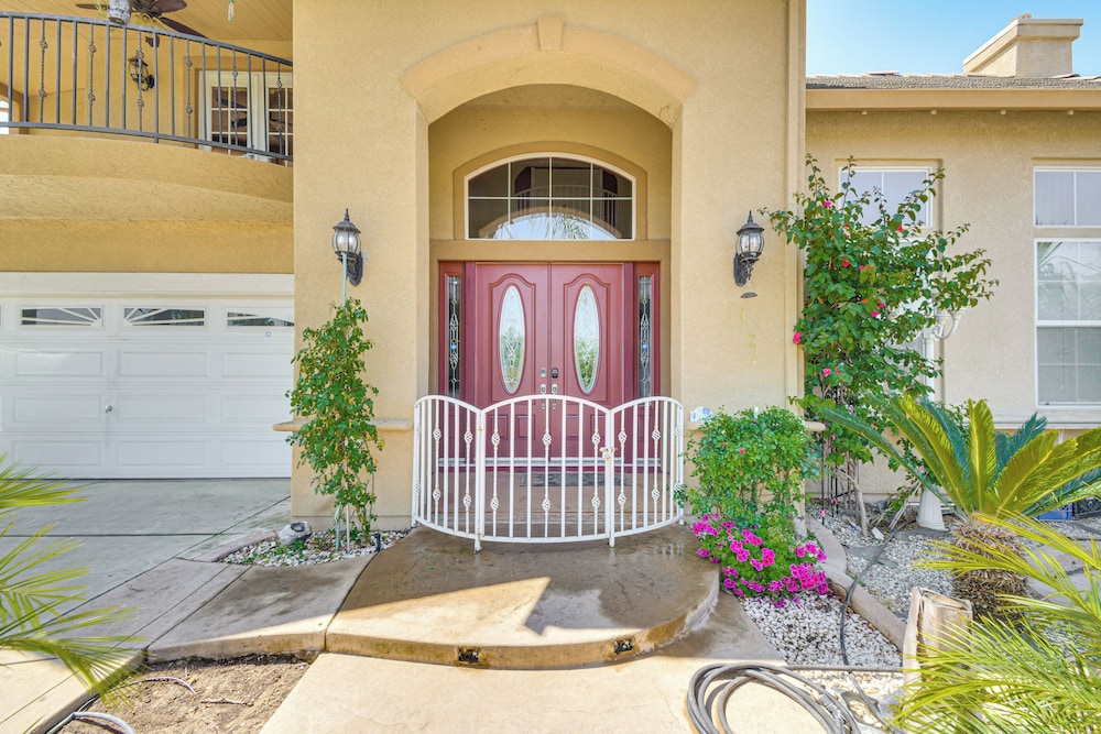 Golf, Fish & More: Cozy Safari Unit in Atwater!