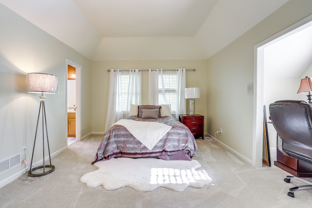 3 Mi to Roswell Riverwalk: Spacious Getaway!