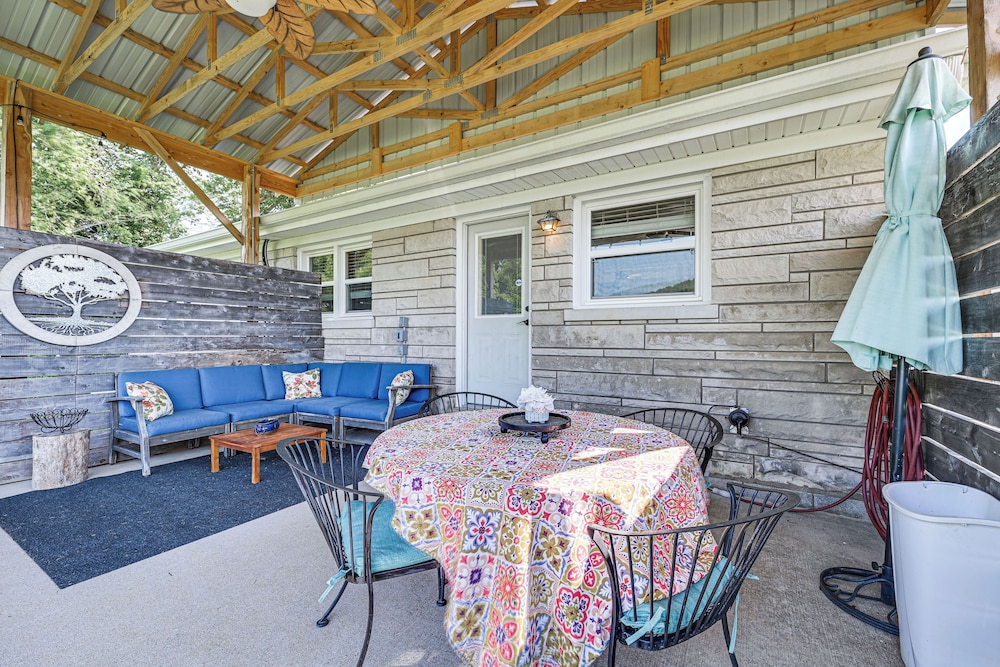 Near Dtwn Somerset: Tranquil Getaway w/ Fire Pit