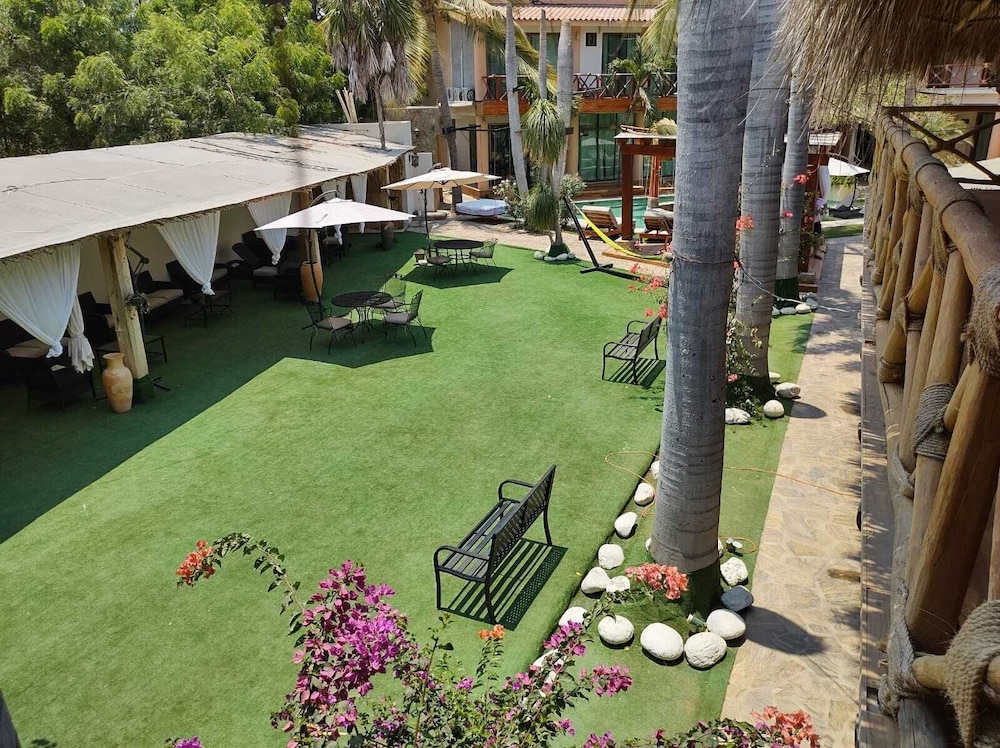 Hotel Casa Amelia Huatulco - Property Image 3