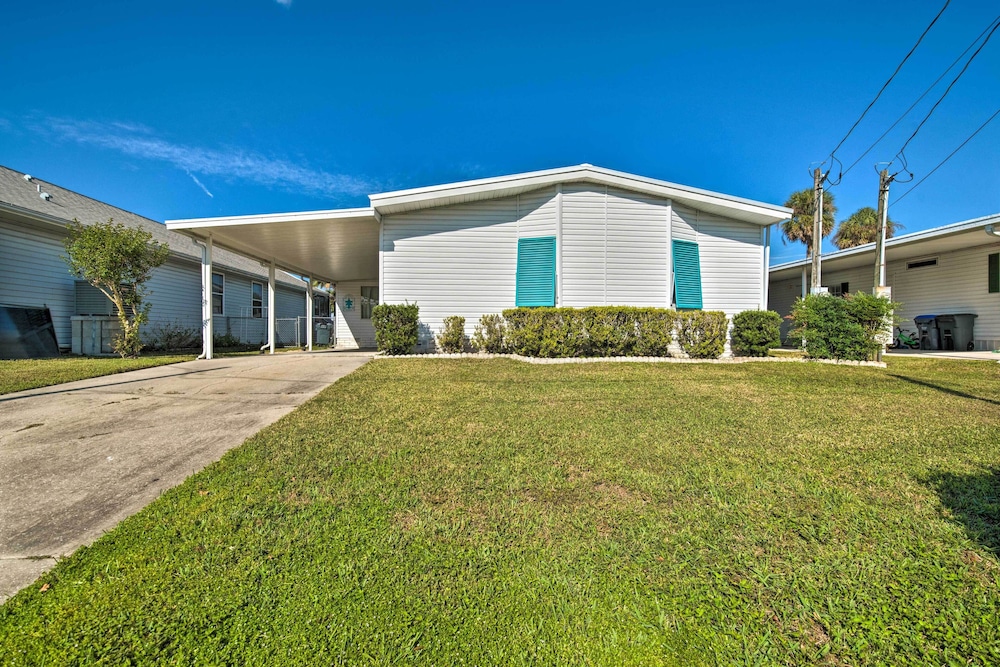 Boat Dock & Porch: Riverfront Retreat in Homosassa view 4