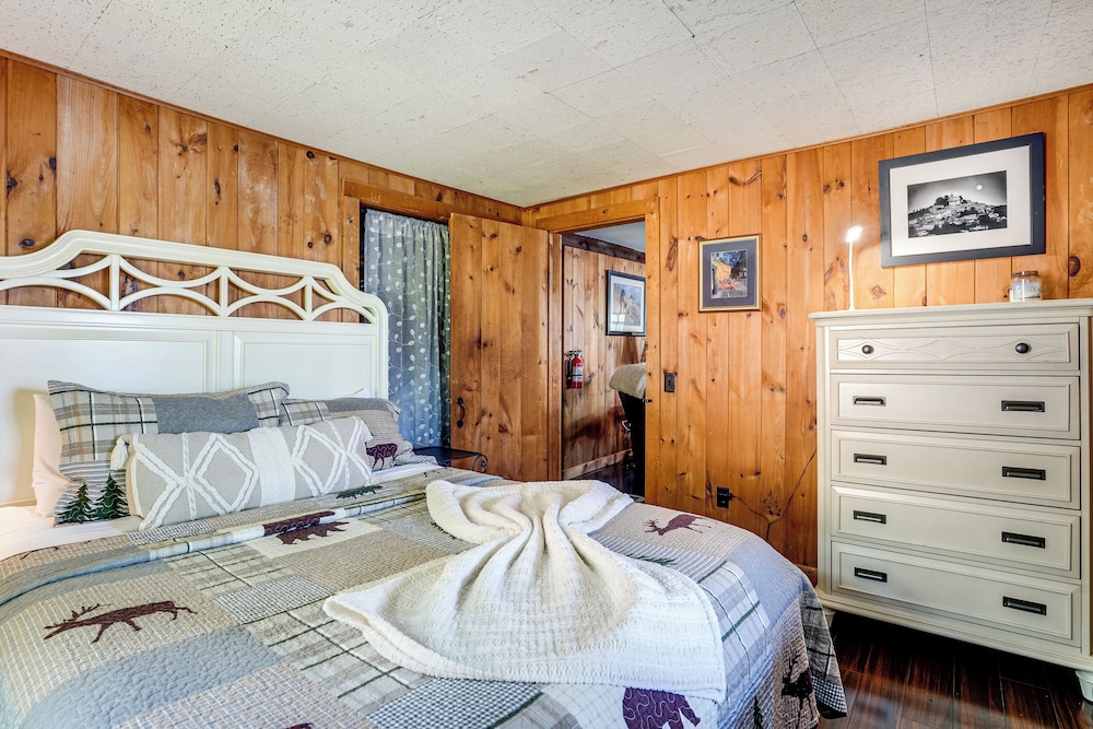 Lakeside Log Cabin w/ Porch in Monadnock Region