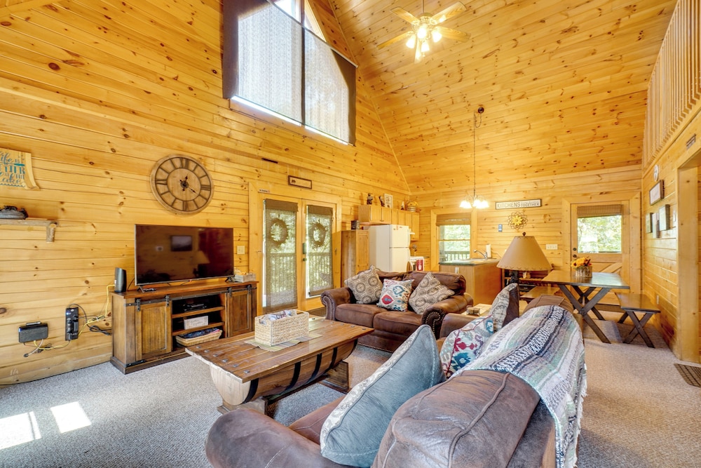 Walk to Douglas Lake: Cabin w/ Private Hot Tub!