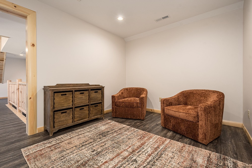 Mountain Crest Lodge - Property Image 15