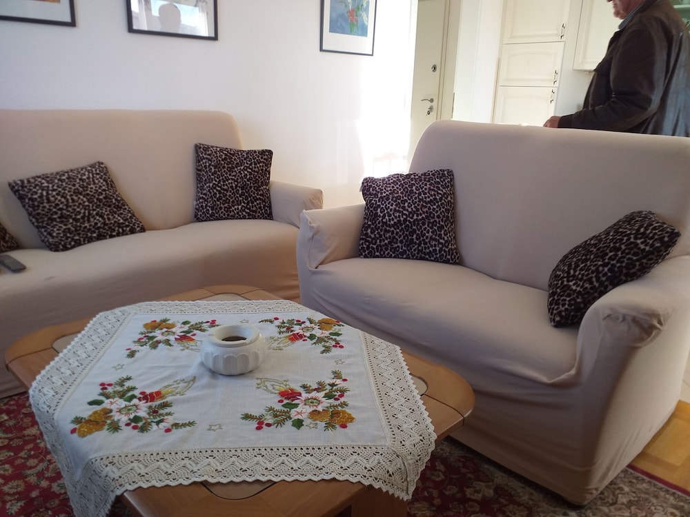 Pavo - Apartment With a Great View and Parking view 5