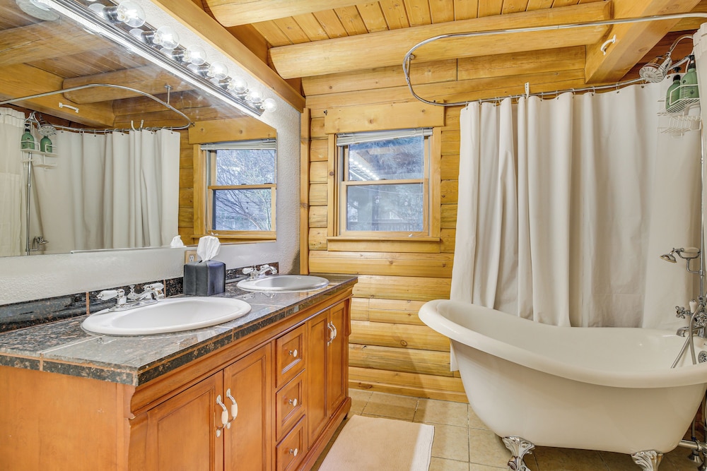 2 Mi to Lake Arrowhead Village: Pet-friendly Cabin