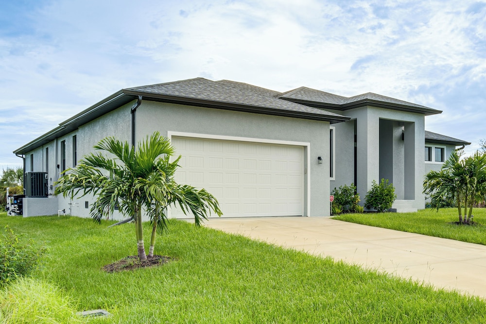 10 Mi to Beaches: Modern Retreat in Port Charlotte