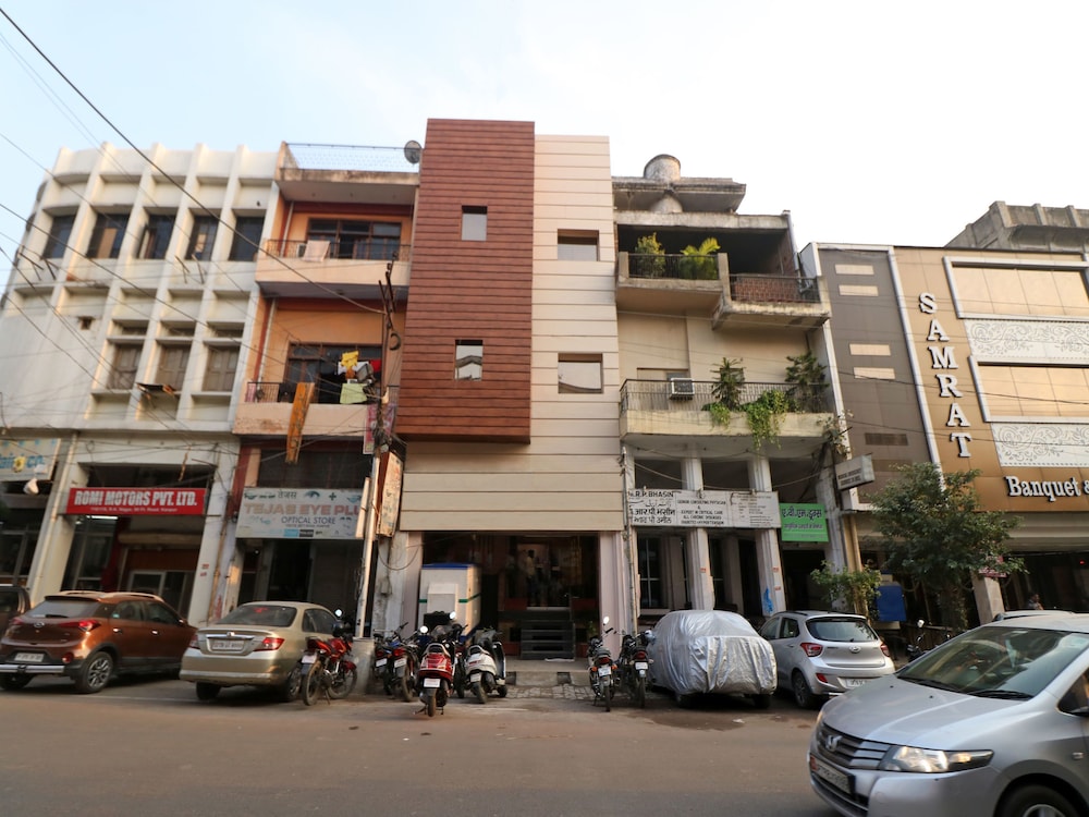 OYO 10991 Hotel Gagan