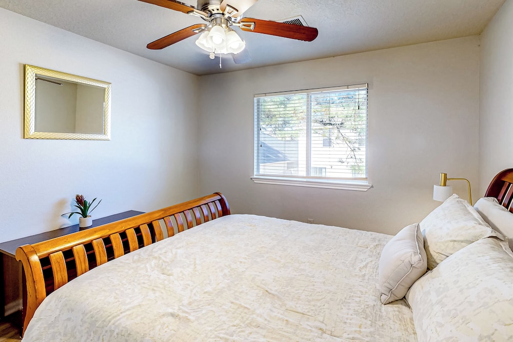 3BR w/ Yard, Updated Interior w/ A/C & W&D