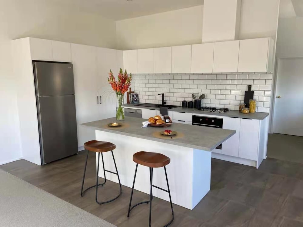 LILYPAD 4-bedroom Urban Retreat Auckland