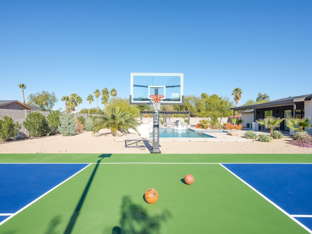 Sport & Splash - Pickle Ball - Sports Court -pool & Spa