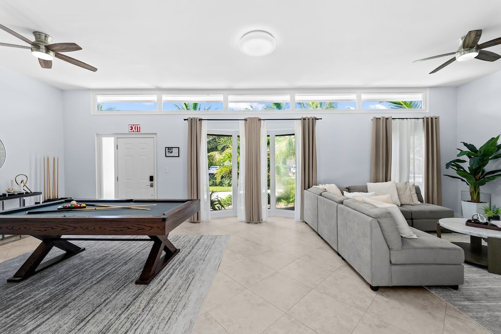 4BR Intracoastal Retreat With Pool, Games & More!