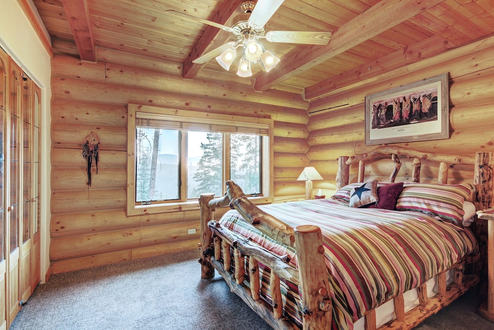 Elk Trail House by RedAwning view 3