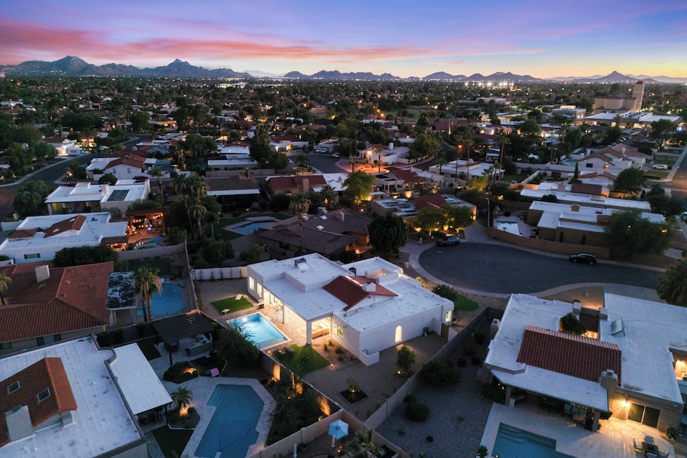 El Dorado by Avantstay Luxe 4BR w/ Pool, Putting Green, Fireplace Near Kierland