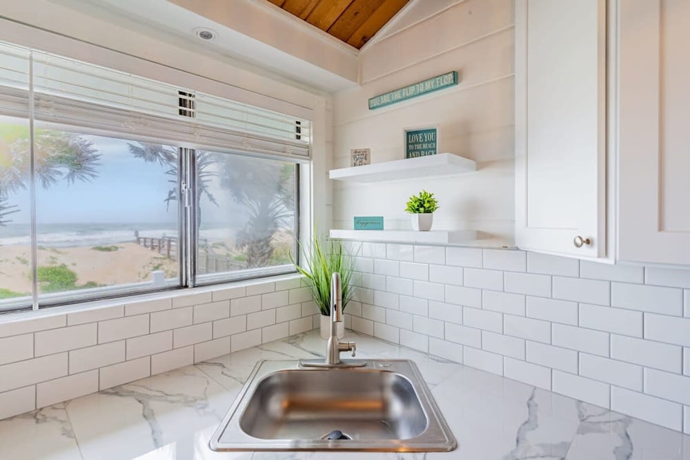 Pelican Beach Private Ocean Front Beach House- Sleeps 10 Bring Your Surf Boards