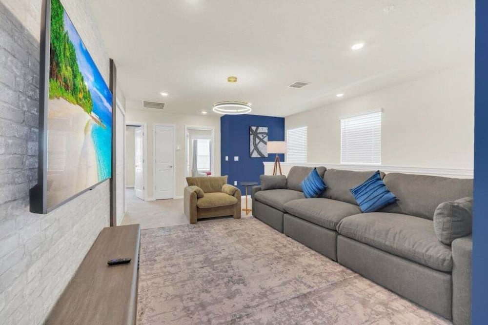 The Cutest Tonwhome & Private Splash Pool! 5 Bedroom Townhouse