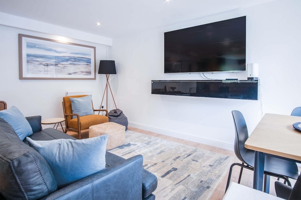 The Cottage - 2 Bedroom Cottage - Tenby