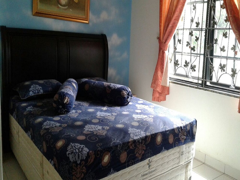 Villa Kota Bunga Dahlia