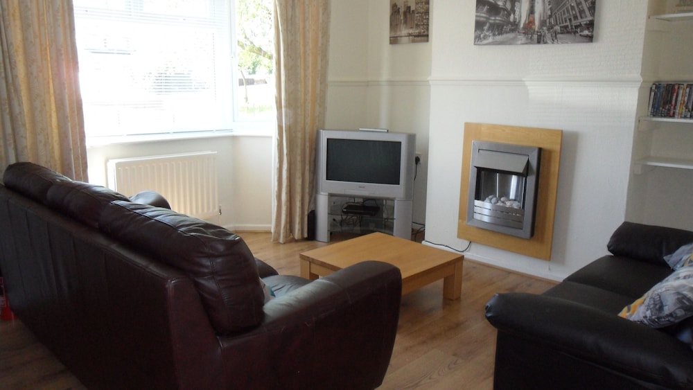 3 Bed Broomfield Road Newport Shropshire view 4
