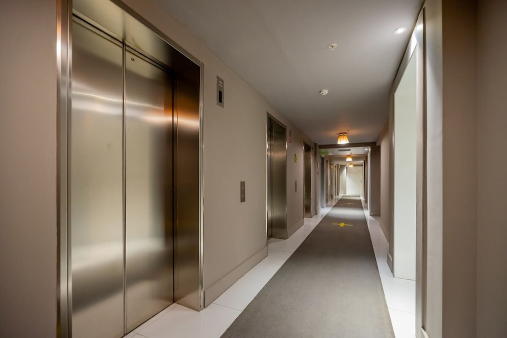 w Prestigious 1BR w Fantastic Balcony in YOO