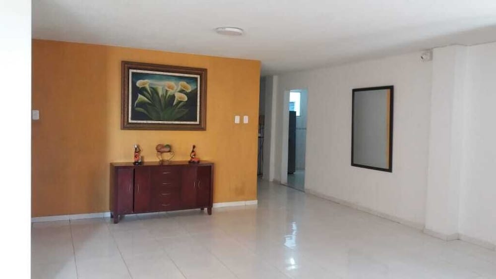 Hostal Edificio Malecon view 4