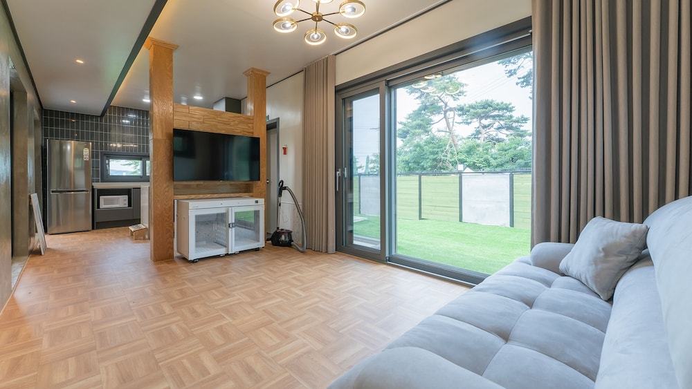 Taean Aloha Oe Pet Pool Villa