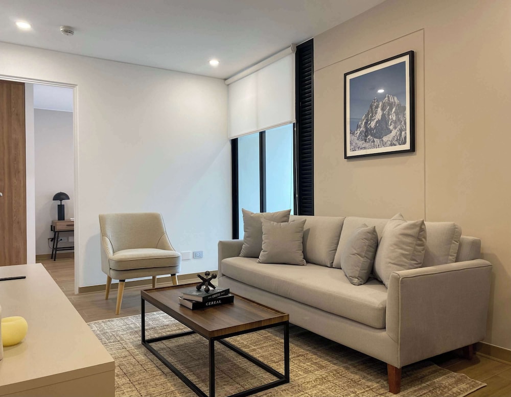 w Refined 1BR in the Heart of Miraflores